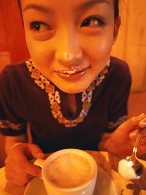 秋葉原の夜を彩るコンカフェ体験！リラクゼーションと特別感が満載のスポットガイド